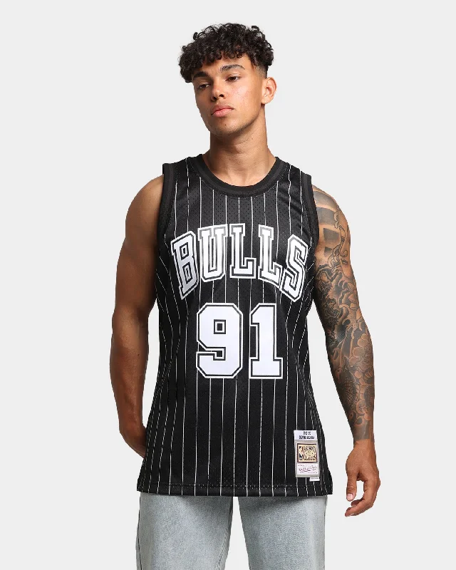 Mitchell & Ness Chicago Bulls Dennis Rodman '95 Swingman Jersey Black Casual Weekend Jersey Tee Mitchell & Ness Chicago Bulls Dennis Rodman '95 Swingman Jersey Black Casual Weekend Jersey Tee