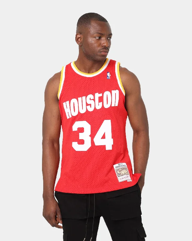 Mitchell & Ness Houston Rockets Hakeem Olajuwon #34 '93-'94 Road Swingman Jersey Scarlet Maximalist Jersey Tee Mitchell & Ness Houston Rockets Hakeem Olajuwon #34 '93-'94 Road Swingman Jersey Scarlet Maximalist Jersey Tee
