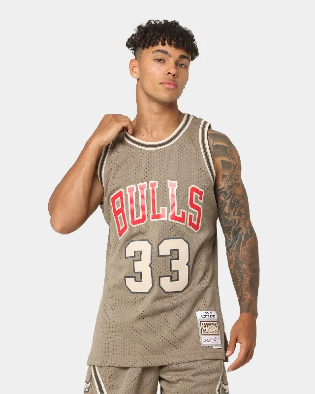 Mitchell & Ness Chicago Bulls Scottie Pippen #33 '97-'98 Astro Swingman Jersey Wallnut Summer Jersey Tee Mitchell & Ness Chicago Bulls Scottie Pippen #33 '97-'98 Astro Swingman Jersey Wallnut Summer Jersey Tee