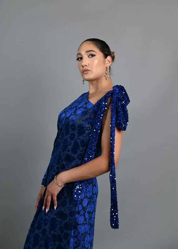 Tyla asymmetrical boubou patterned velvet dress with feathers (Blue)